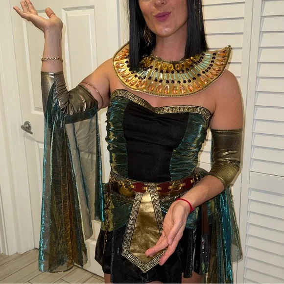 Egyptian Goddess Deluxe Costume Women's size
Small Halloween Cosplay Costume - Picture 2 of 8